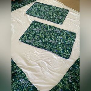 LAURA ASHLEY Lifestyles BRAMBLE BERRY Bedskirt and Pillow Shams